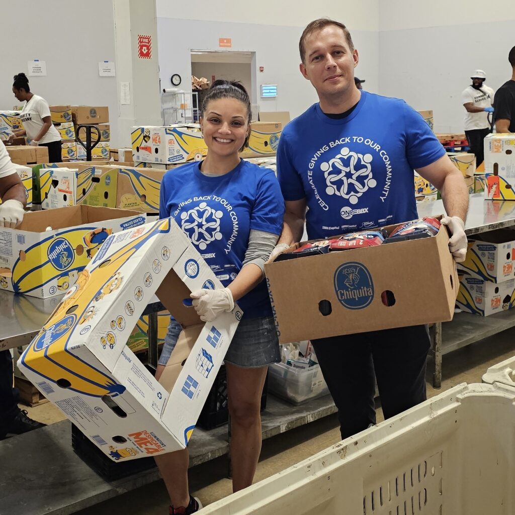 two people volunteering