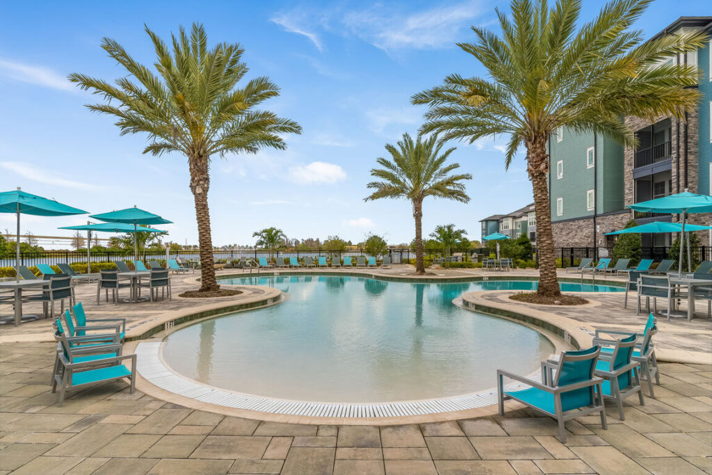 Addison Millenia - Pool