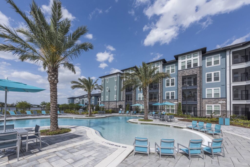 Addison Millenia - Pool