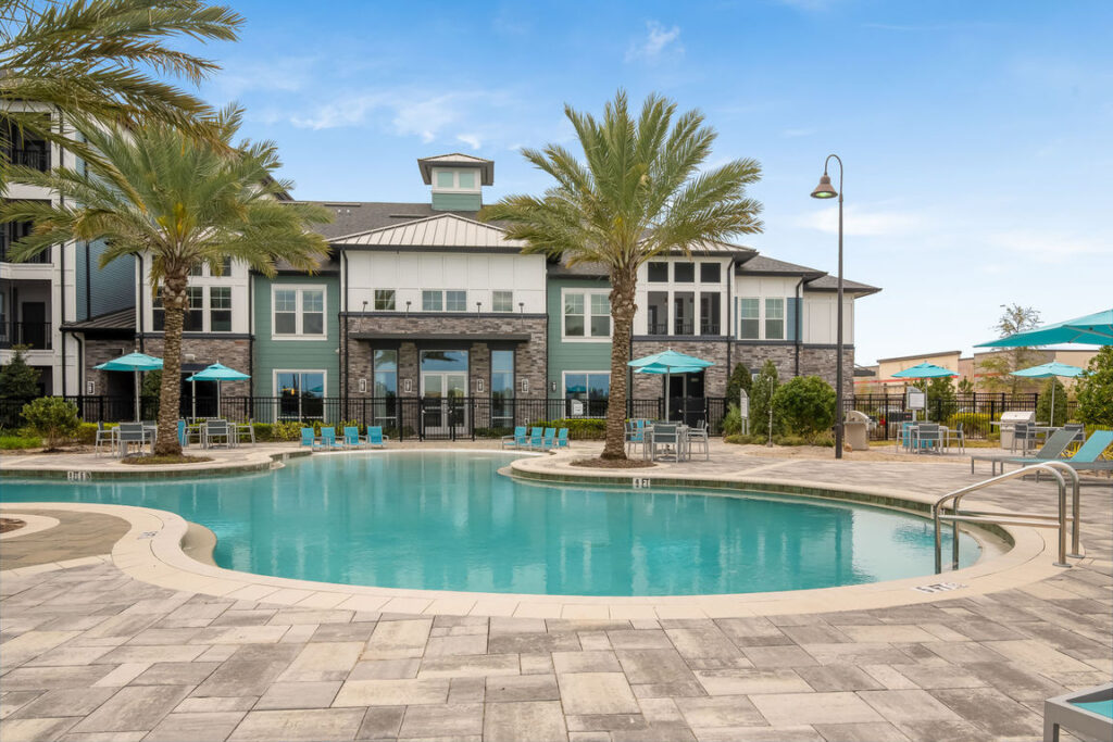 Addison Millenia - Pool