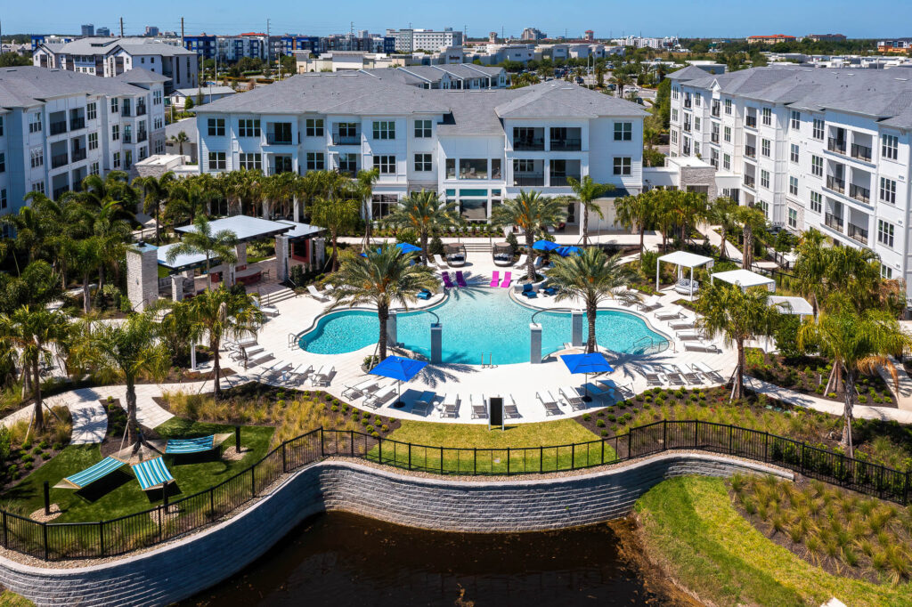 Altís Grand Lake Willis aerial shot with pool and building