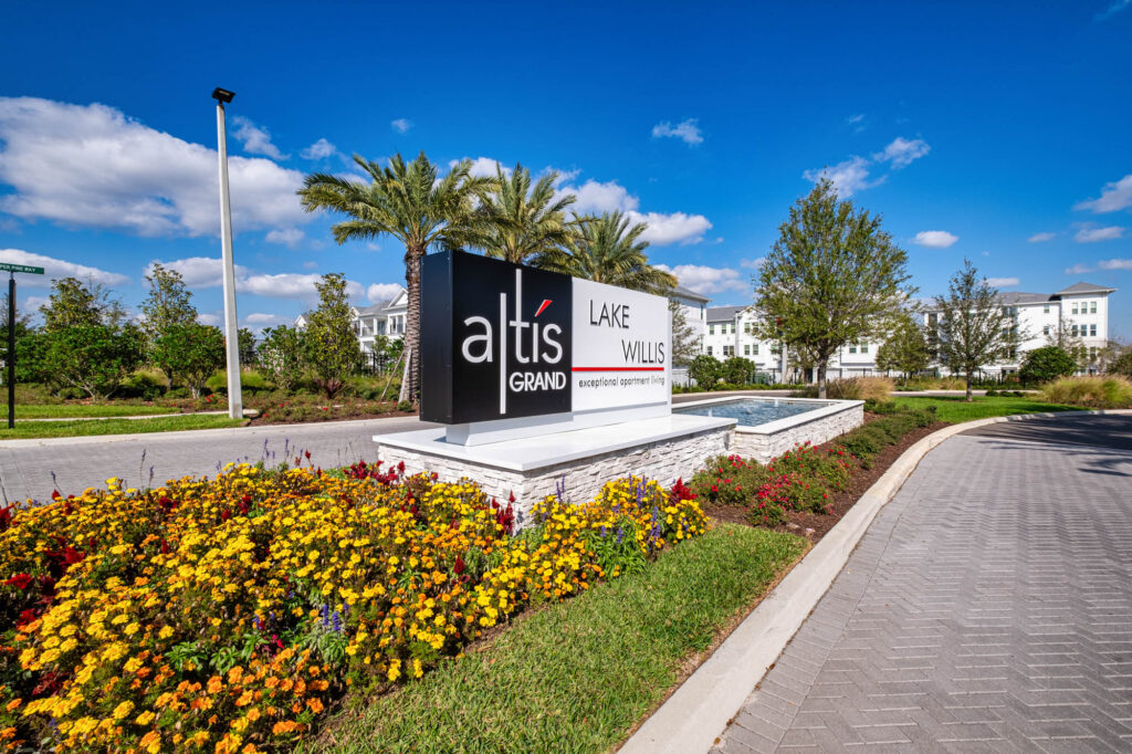Altís Grand Lake Willis exterior signage